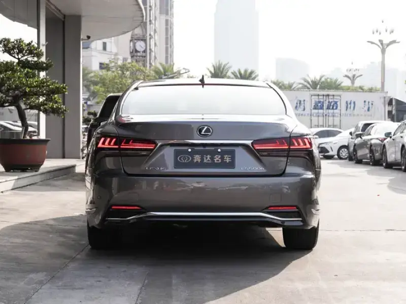 2024 Lexus LS с пробегом 12 000 км