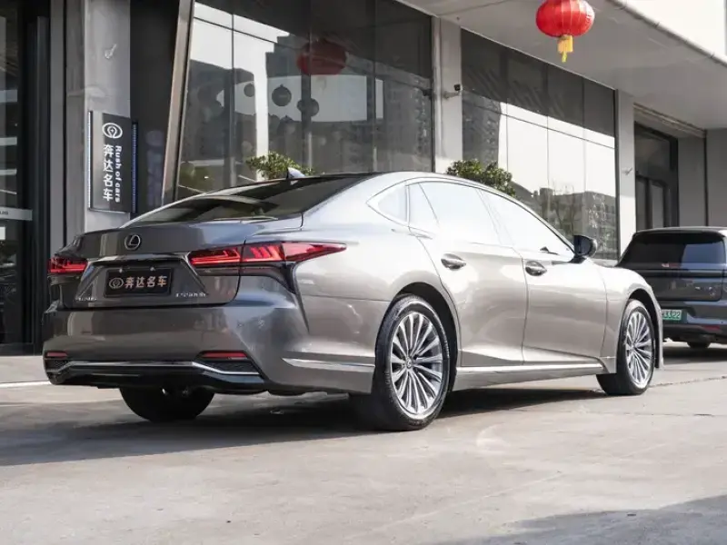 2024 Lexus LS с пробегом 12 000 км