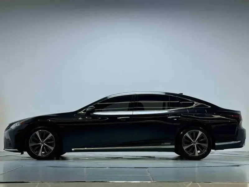 2021 Lexus LS с пробегом 103 000 км