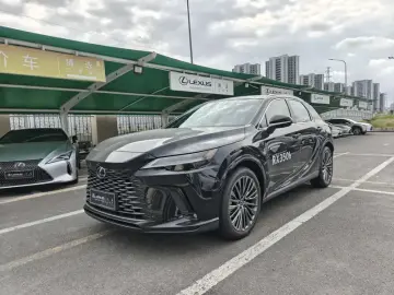 2025 Lexus RX с пробегом 400 км