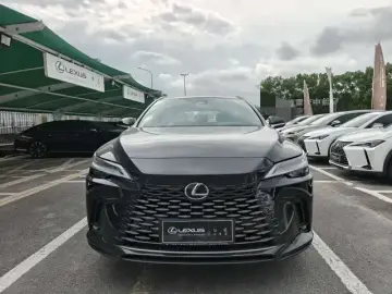 2025 Lexus RX с пробегом 400 км