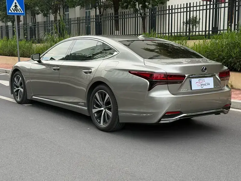 2021 Lexus LS с пробегом 57 000 км