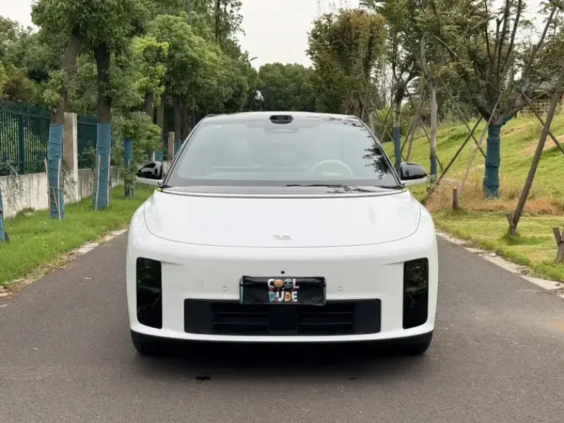 2025 Li Auto (Lixiang) i6 с пробегом 8 000 км