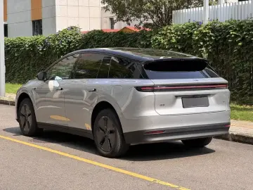 2025 Li Auto (Lixiang) i6 с пробегом 4 000 км
