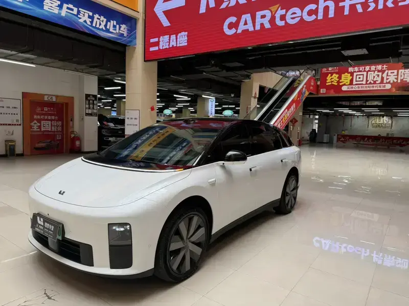 2025 Li Auto (Lixiang) i6 с пробегом 10 000 км