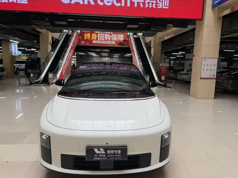 2025 Li Auto (Lixiang) i6 с пробегом 10 000 км