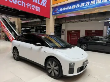 2025 Li Auto (Lixiang) i6 с пробегом 10 000 км