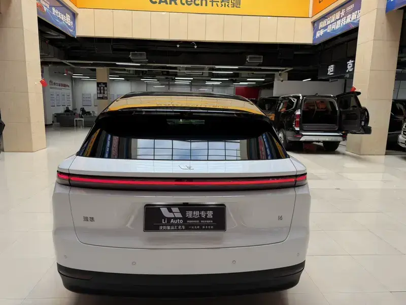 2025 Li Auto (Lixiang) i6 с пробегом 10 000 км
