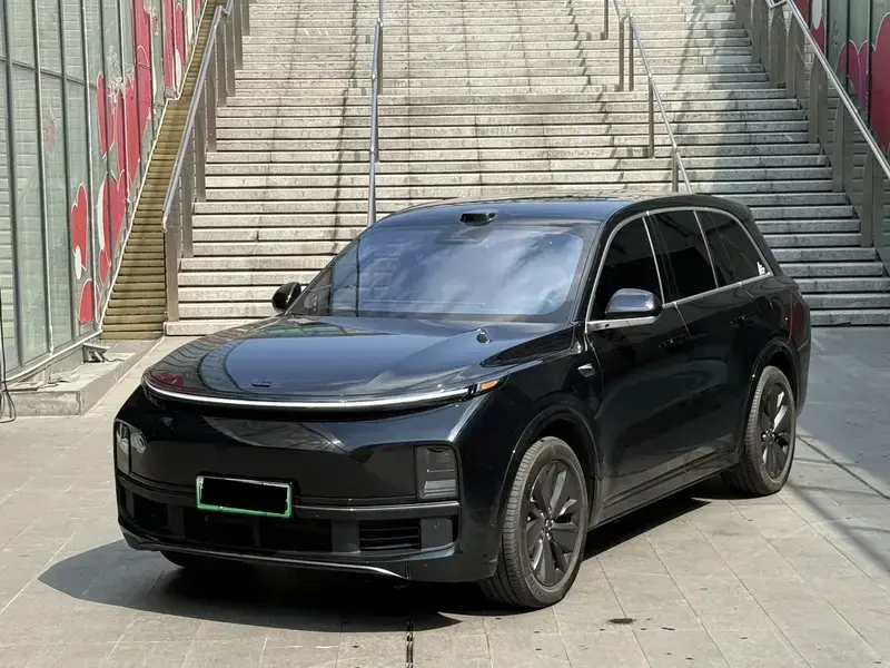 2025 Li Auto (Lixiang) L8 с пробегом 16 000 км