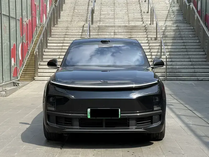 2025 Li Auto (Lixiang) L8 с пробегом 16 000 км
