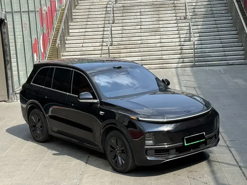 2025 Li Auto (Lixiang) L8 с пробегом 16 000 км