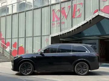2025 Li Auto (Lixiang) L8 с пробегом 16 000 км