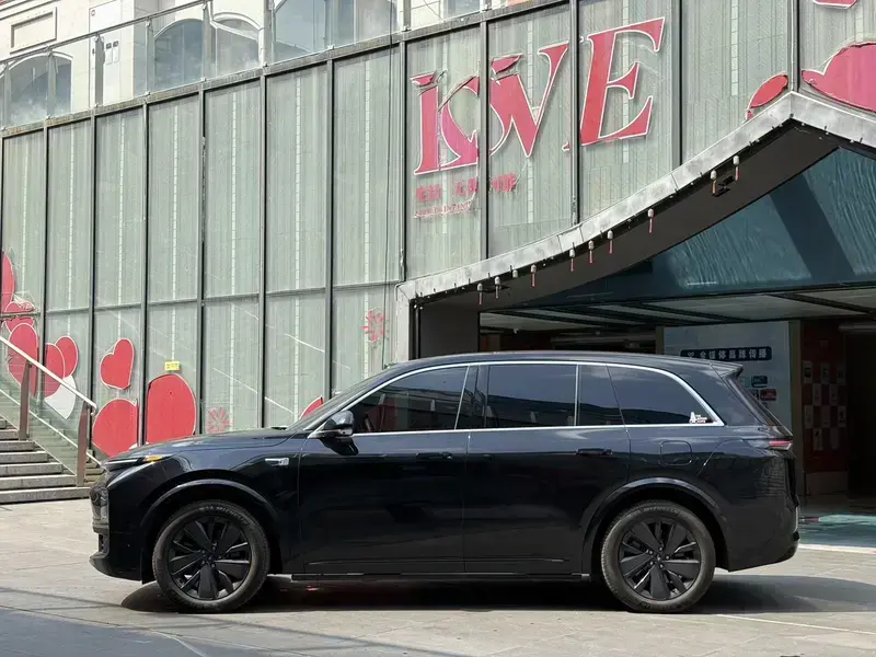 2025 Li Auto (Lixiang) L8 с пробегом 16 000 км