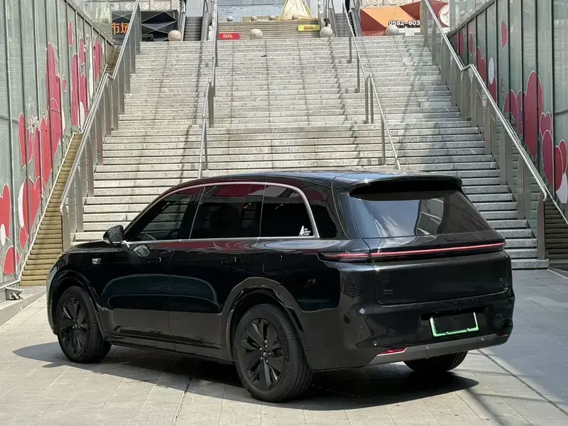 2025 Li Auto (Lixiang) L8 с пробегом 16 000 км