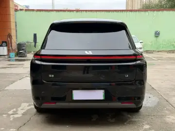 2024 Li Auto (Lixiang) L8 с пробегом 24 000 км