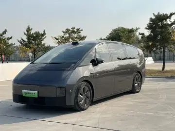 Li Auto (Lixiang) Mega