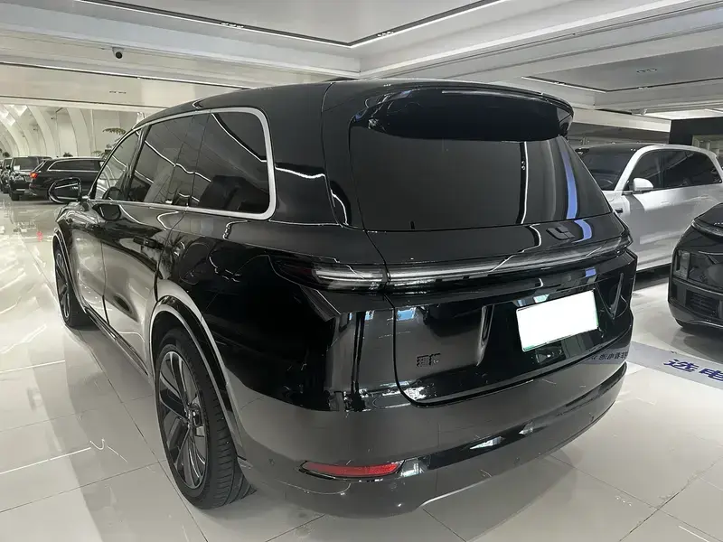 2024 Li Auto (Lixiang) L9 с пробегом 18 000 км