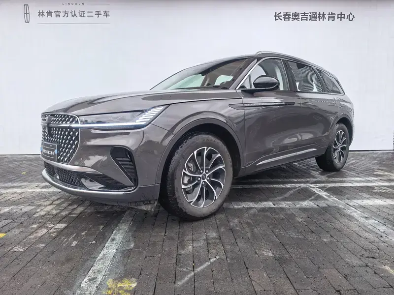 2026 Lincoln Nautilus с пробегом 15 800 км