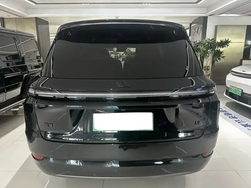 2024 Li Auto (Lixiang) L9 с пробегом 18 000 км