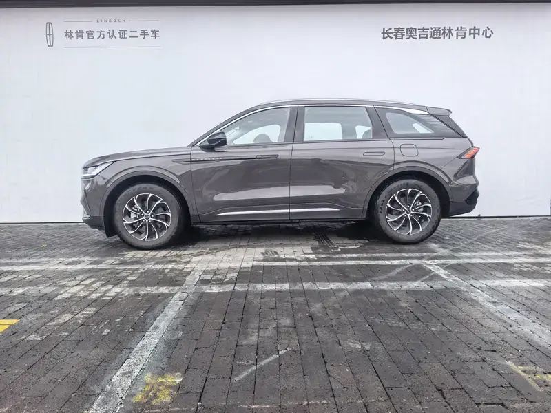 2026 Lincoln Nautilus с пробегом 15 800 км