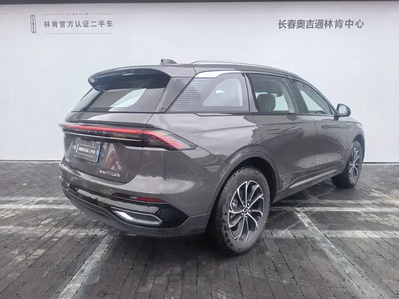 2026 Lincoln Nautilus с пробегом 15 800 км