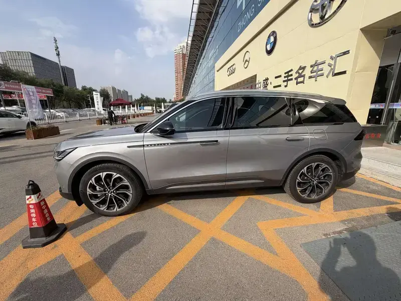 2023 Lincoln Nautilus с пробегом 47 000 км