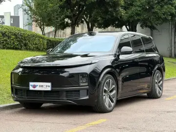 2024 Li Auto (Lixiang) L9 с пробегом 90 000 км