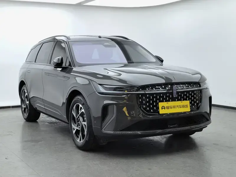 2023 Lincoln Nautilus с пробегом 13 800 км