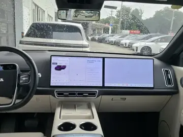 2025 Li Auto (Lixiang) L9 с пробегом 12 500 км