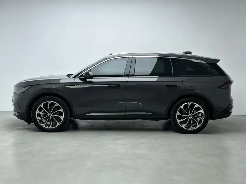 2023 Lincoln Nautilus с пробегом 115 700 км