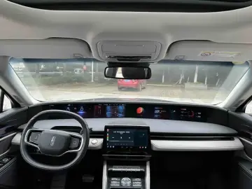 2026 Lincoln Nautilus с пробегом 3 500 км