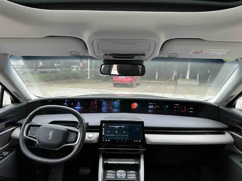 2026 Lincoln Nautilus с пробегом 3 500 км
