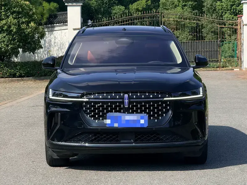2023 Lincoln Nautilus с пробегом 41 000 км