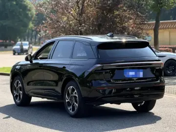 2023 Lincoln Nautilus с пробегом 41 000 км