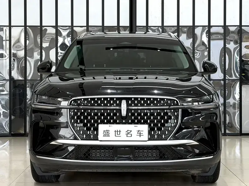 2026 Lincoln Nautilus с пробегом 8 000 км