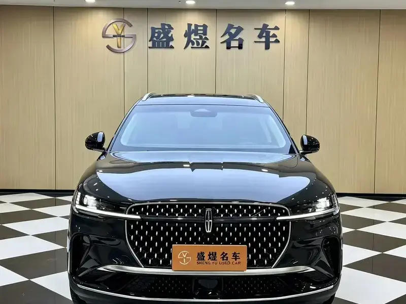 2026 Lincoln Nautilus с пробегом 9 000 км