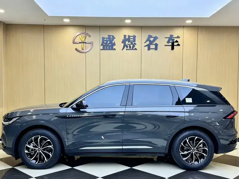 2026 Lincoln Nautilus с пробегом 9 000 км