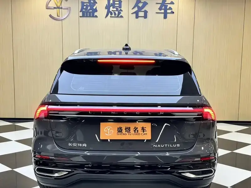 2026 Lincoln Nautilus с пробегом 9 000 км