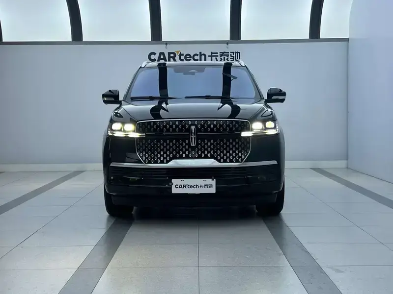 2025 Lincoln Navigator с пробегом 3 500 км
