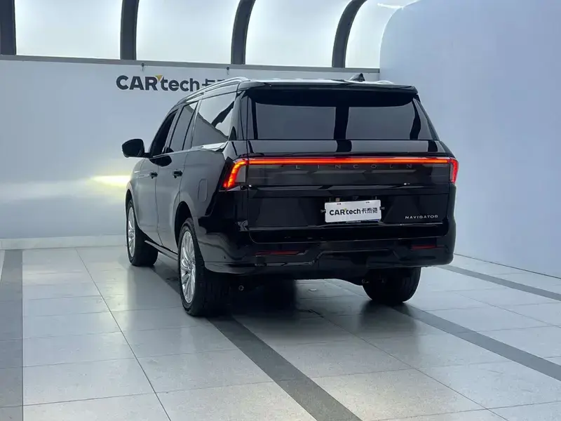 2025 Lincoln Navigator с пробегом 3 500 км