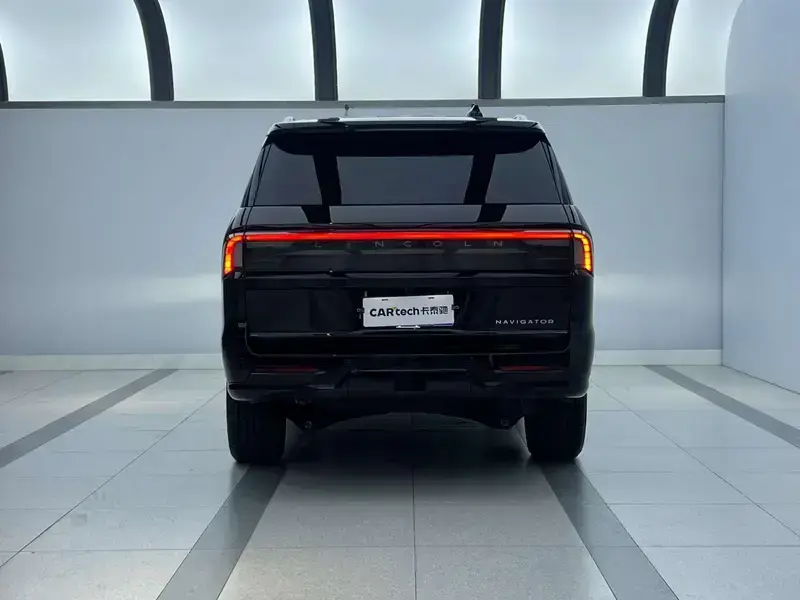 2025 Lincoln Navigator с пробегом 3 500 км