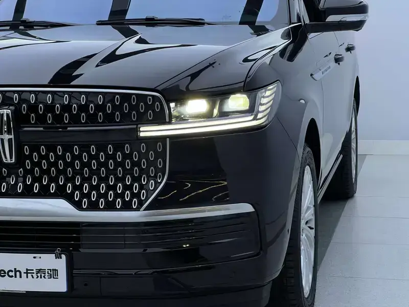 2025 Lincoln Navigator с пробегом 3 500 км