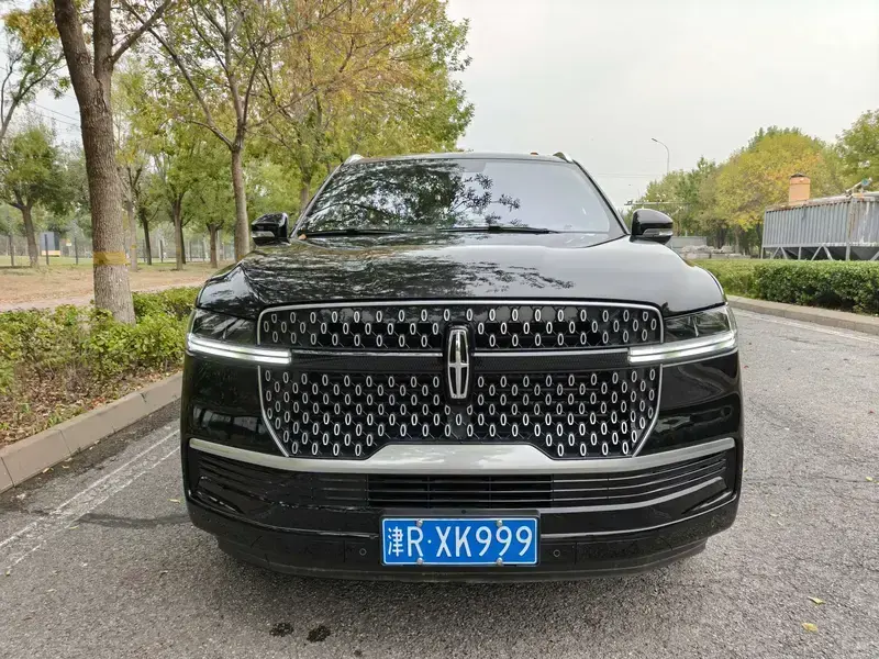 2025 Lincoln Navigator с пробегом 600 км