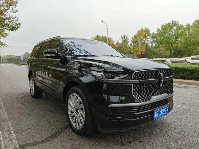 2025 Lincoln Navigator с пробегом 600 км