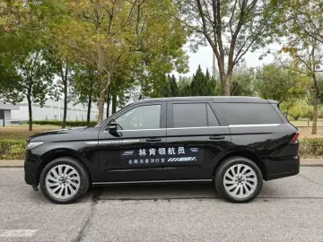 2025 Lincoln Navigator с пробегом 600 км