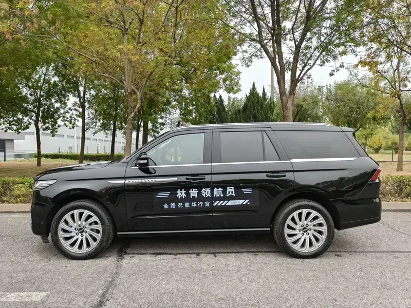 2025 Lincoln Navigator с пробегом 600 км