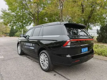 2025 Lincoln Navigator с пробегом 600 км