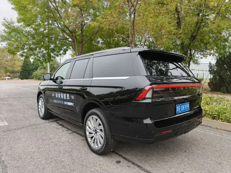 2025 Lincoln Navigator с пробегом 600 км