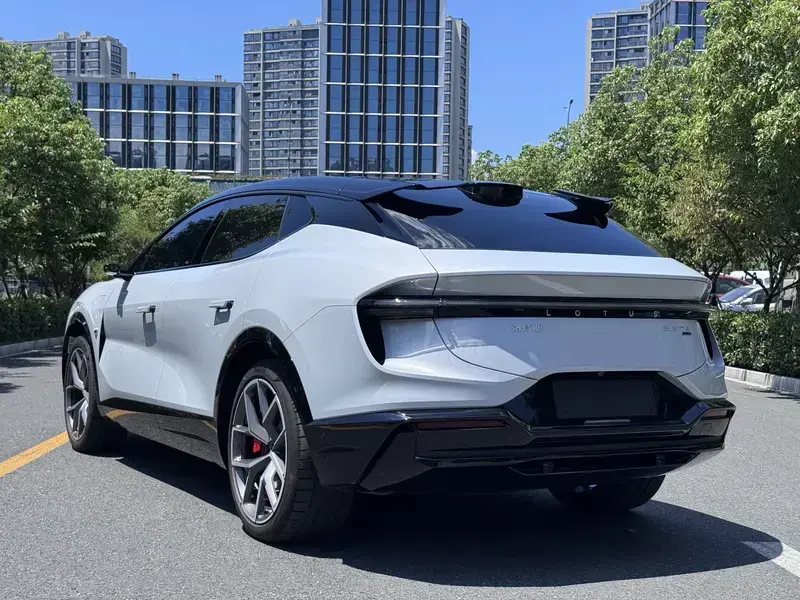 2025 Lotus Eletre с пробегом 11 000 км