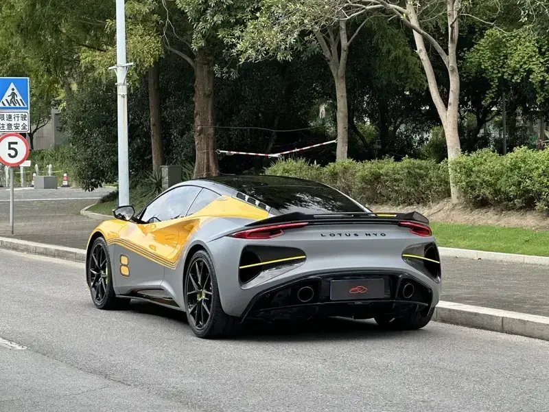 2022 Lotus Emira с пробегом 9 800 км